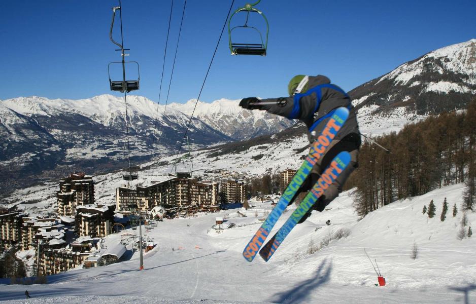 Ski verhuur Studio bergnis 6 personen (708) - Résidence le Cairn - Les Orres - Buiten winter