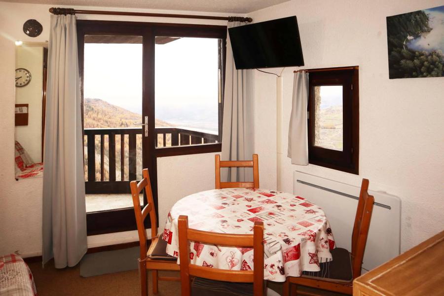 Rent in ski resort Studio sleeping corner 4 people (277) - Résidence le Cairn - Les Orres - Living room