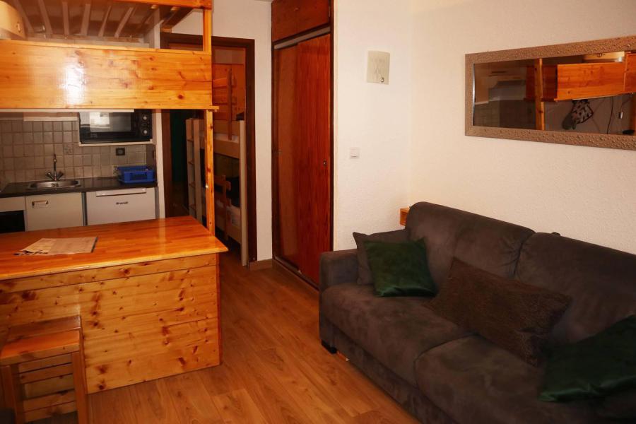 Rent in ski resort Studio sleeping corner 4 people (278) - Résidence le Cairn - Les Orres - Living room