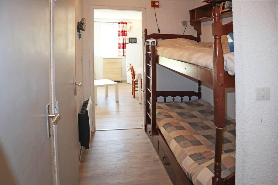 Rent in ski resort Studio sleeping corner 4 people (902) - Résidence le Pic Vert - Les Orres - Apartment