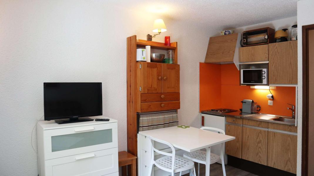 Rent in ski resort Studio 4 people (392) - Résidence le Pouzenc - Les Orres - Kitchenette