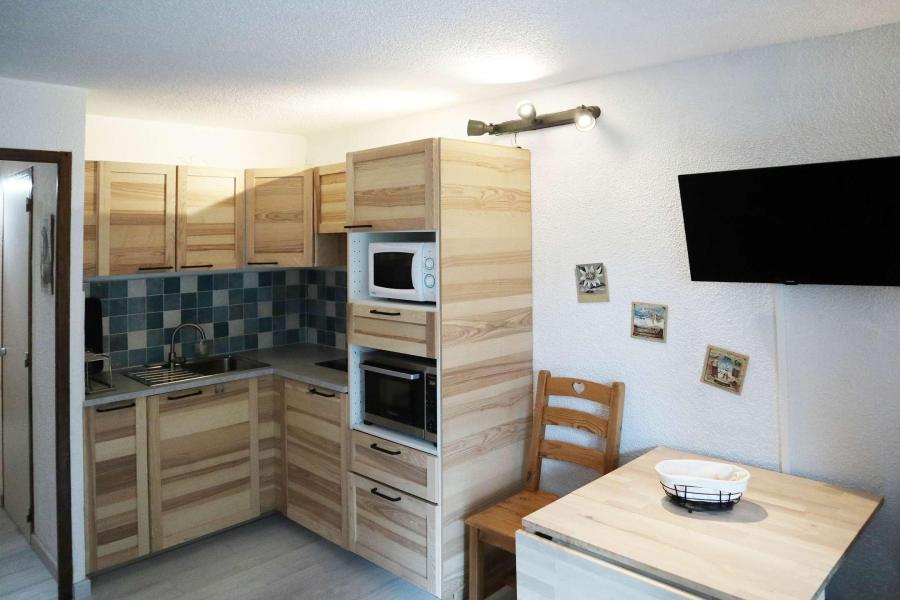 Rent in ski resort Studio 6 people (302) - Résidence le Pouzenc - Les Orres - Kitchenette