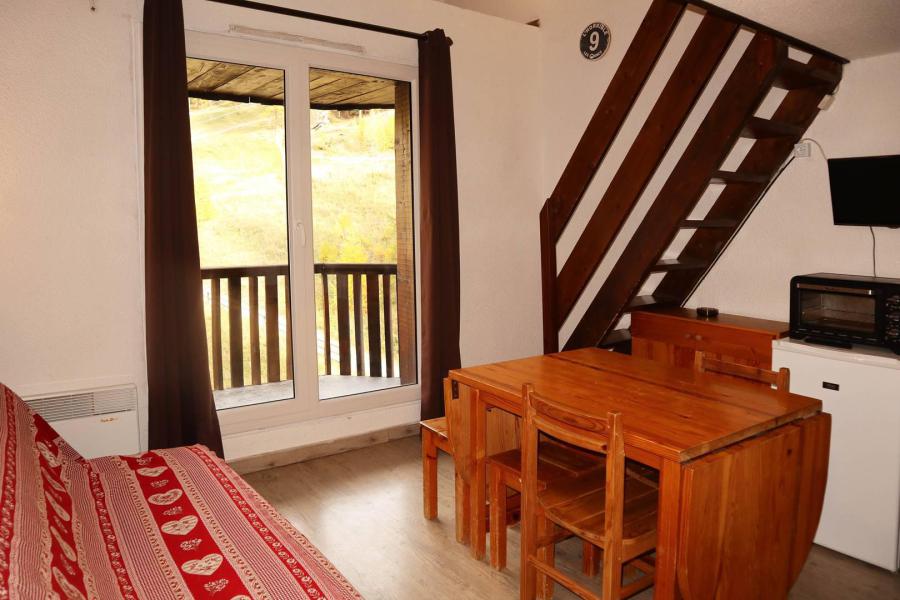 Rent in ski resort Studio mezzanine 6 people (388) - Résidence le Pouzenc - Les Orres - Living room