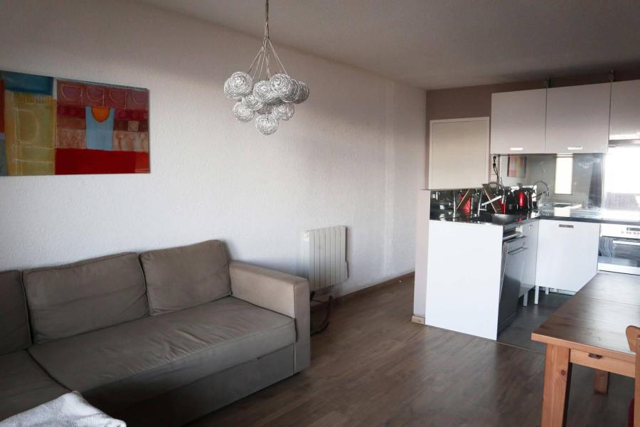 Rent in ski resort 2 room apartment sleeping corner 8 people (307) - Résidence le Sunny Snow - Les Orres - Living room