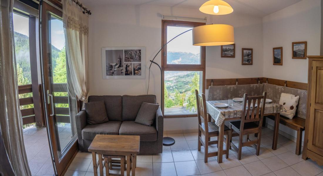 Rent in ski resort 2 room apartment cabin 4 people (6) - Résidence les Balcons de Pramouton - Les Orres - Living room