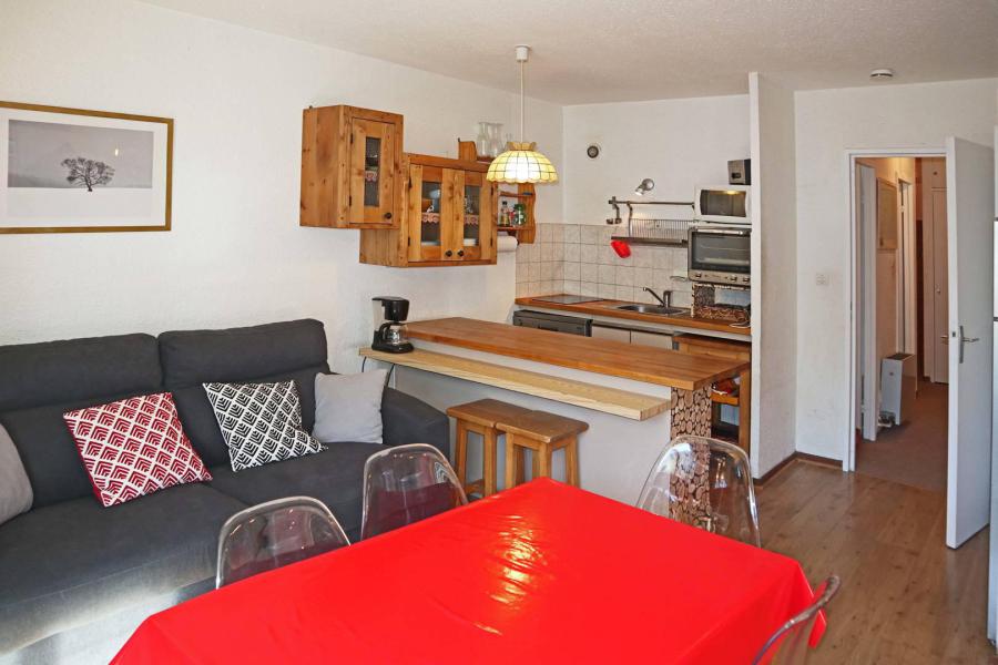 Rent in ski resort 2 room apartment sleeping corner 6 people (004) - Résidence les Carlines - Les Orres - Living room