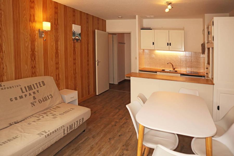 Rent in ski resort 2 room apartment sleeping corner 6 people (026) - Résidence les Carlines - Les Orres - Living room