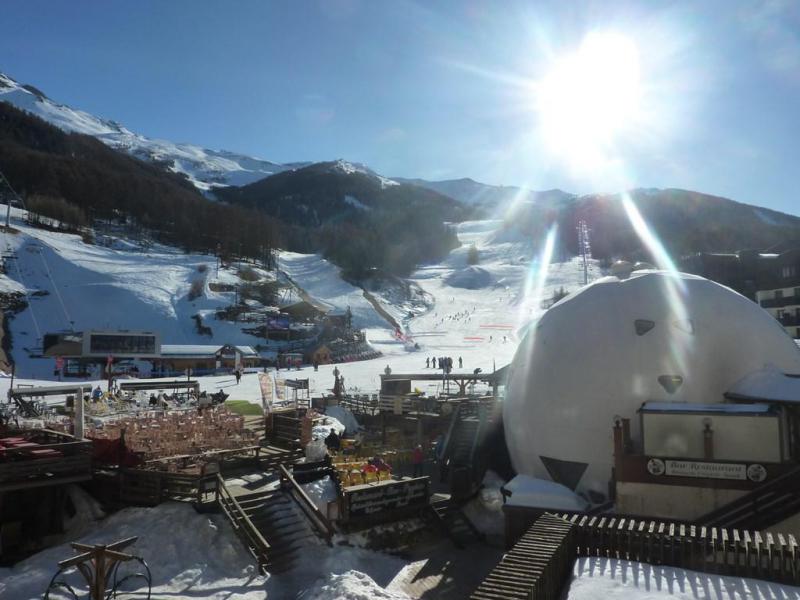 Rent in ski resort Résidence les Carlines - Les Orres - Winter outside