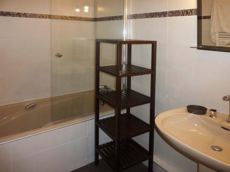 Rent in ski resort 2 room apartment sleeping corner 5 people (052) - Résidence les Cembros - Les Orres - Bathroom