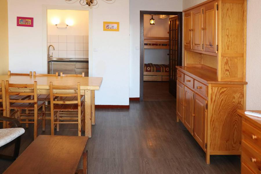 Rent in ski resort 2 room apartment sleeping corner 6 people (055) - Résidence les Cembros - Les Orres - Living room
