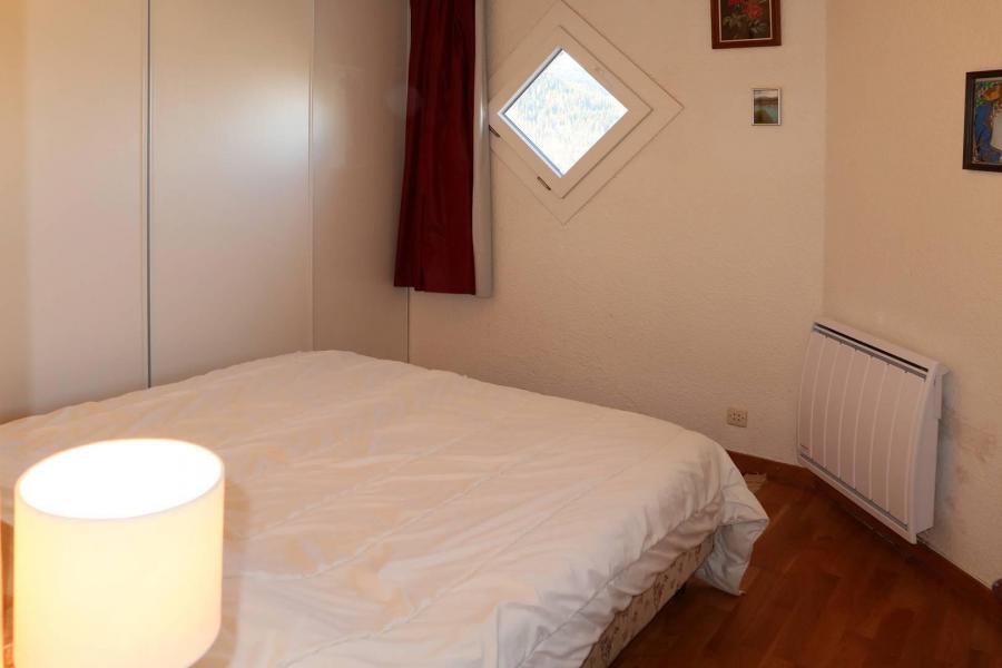 Rent in ski resort 3 room duplex apartment 8 people (040) - Résidence les Cembros - Les Orres - Bedroom