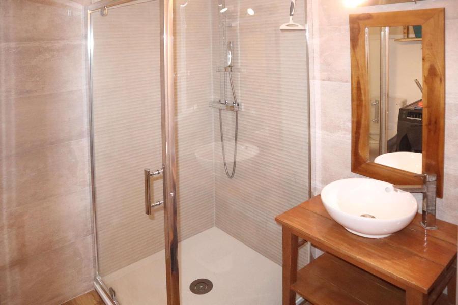 Rent in ski resort Studio sleeping corner 4 people (044) - Résidence les Cembros - Les Orres - Shower room