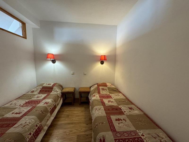 Skiverleih 2-Zimmer-Holzhütte für 6 Personen (104) - Résidence les Colchiques - Les Orres - Schlafzimmer