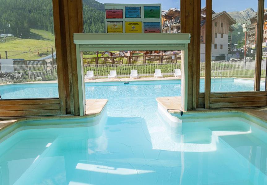 Rent in ski resort Résidence les Colchiques - Les Orres - Swimming pool