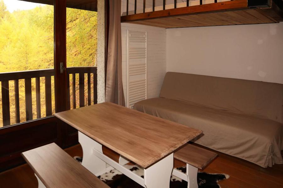 Rent in ski resort Studio 2 people (414) - Résidence les Ecrins - Les Orres - Living room