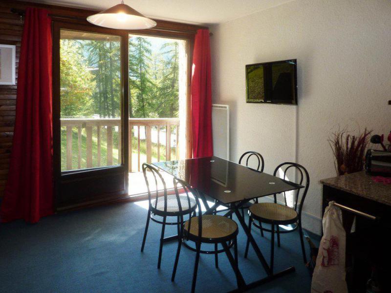 Rent in ski resort Studio sleeping corner 4 people (401) - Résidence les Ecrins - Les Orres - Living room