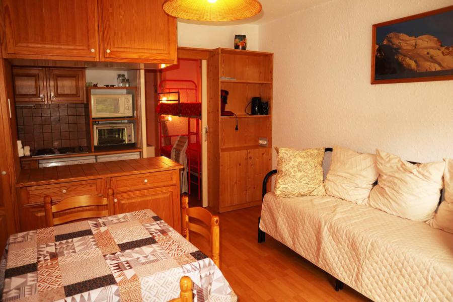Rent in ski resort Studio sleeping corner 4 people (409) - Résidence les Ecrins - Les Orres - Apartment