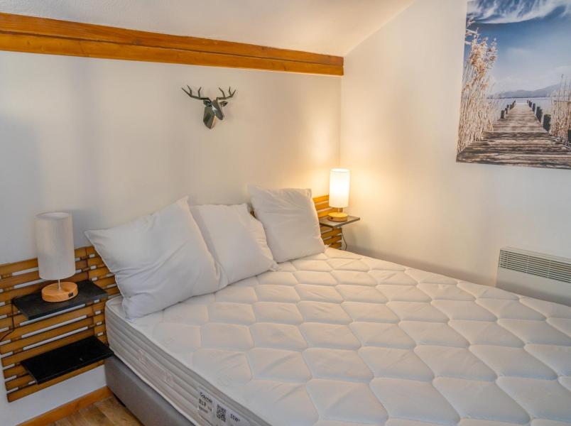 Rent in ski resort Studio sleeping corner 4 people (302) - Résidence les Edelweiss - Les Orres - Bedroom