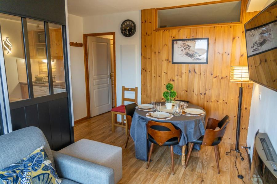Rent in ski resort Studio sleeping corner 4 people (302) - Résidence les Edelweiss - Les Orres - Living room