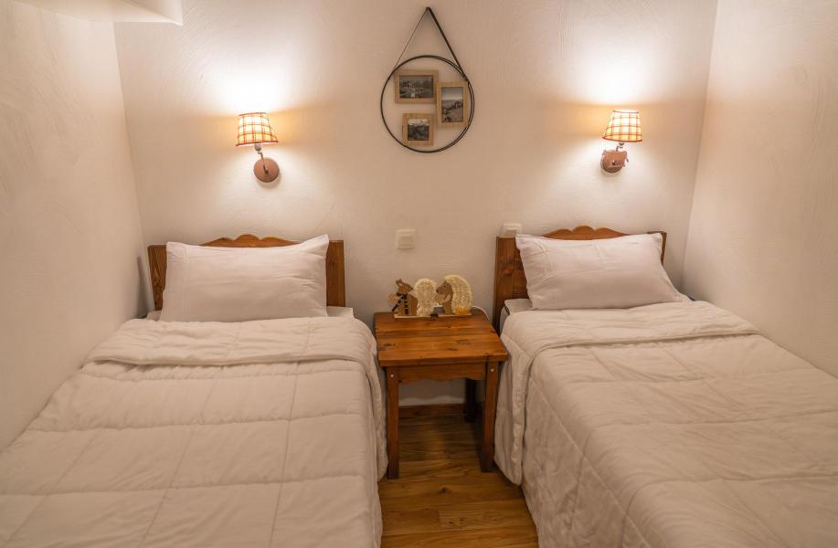 Rent in ski resort 2 room apartment 6 people (1105) - Résidence les Erines - Les Orres - Bedroom