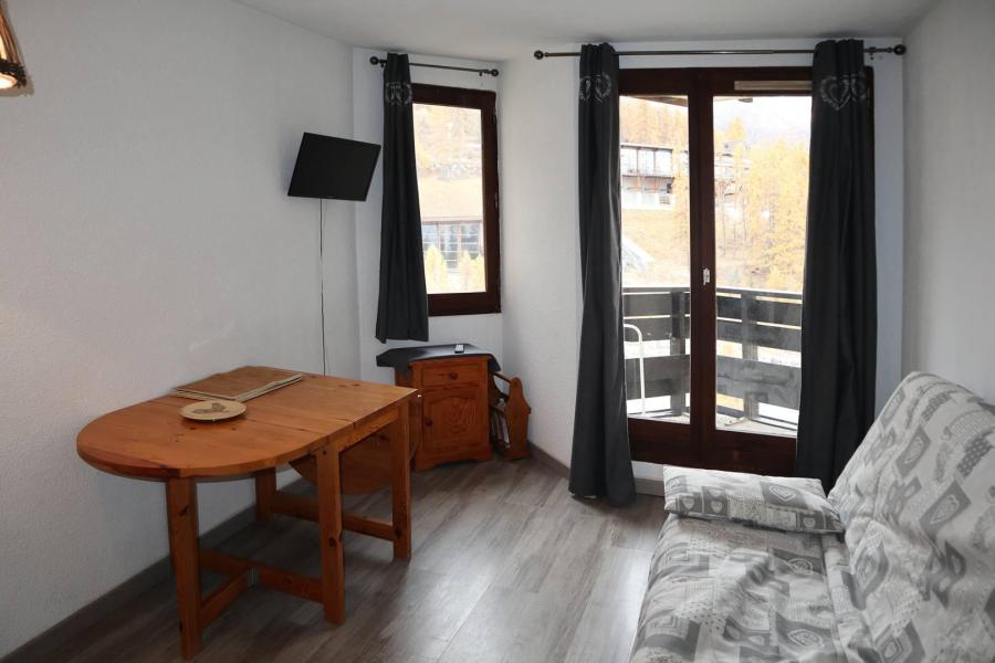 Rent in ski resort Studio sleeping corner 4 people (112) - Résidence les Gradins - Les Orres - Apartment