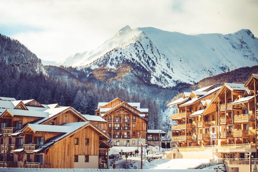 Vacances en montagne Résidence les Hauts de Préclaux - Les Orres - Extérieur hiver