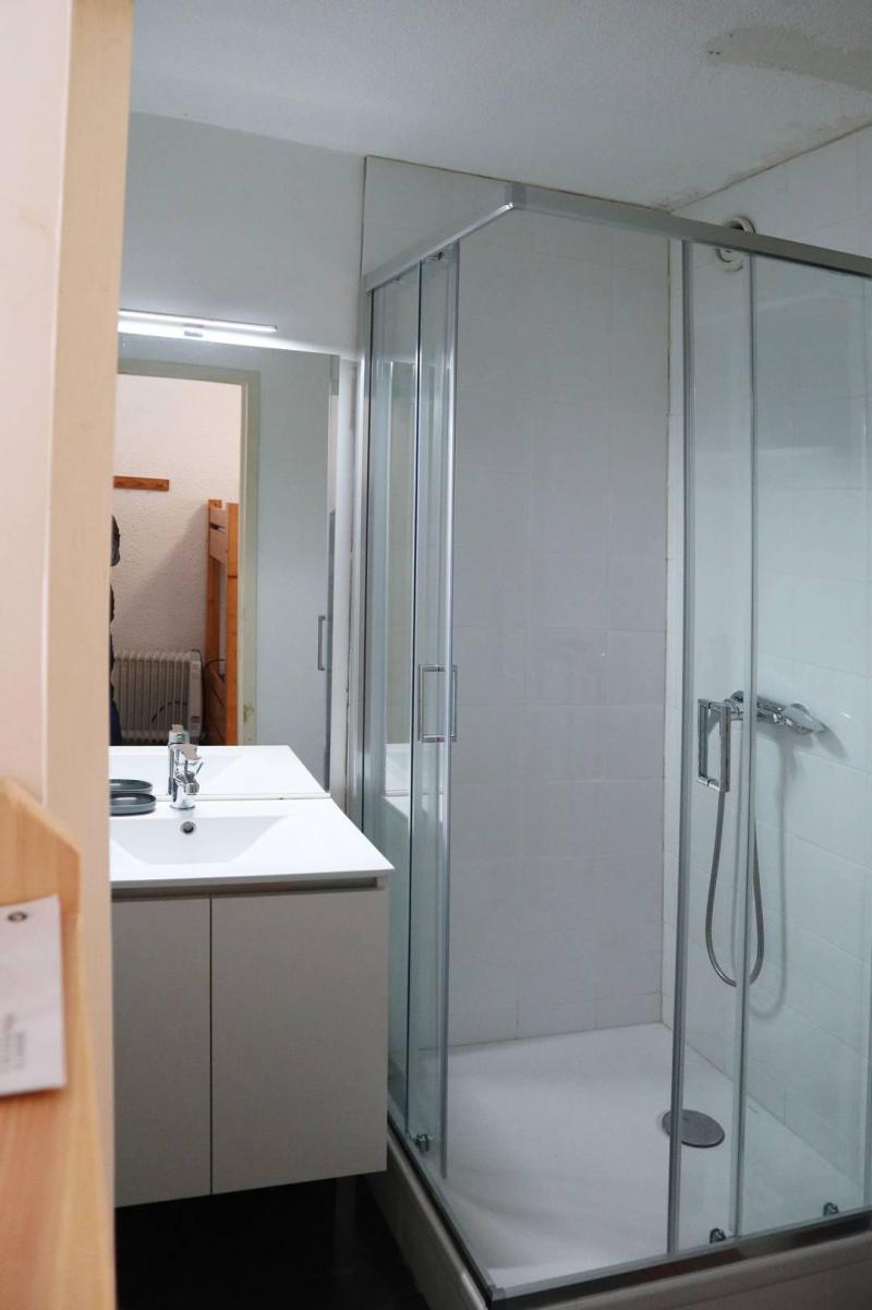 Rent in ski resort Studio sleeping corner 4 people (197) - Résidence les Orrianes des Cîmes - Les Orres - Shower room