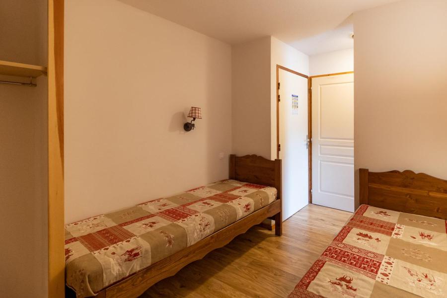Rent in ski resort 2 room apartment sleeping corner 6 people (2120) - Résidence les Silènes - Les Orres - Bedroom