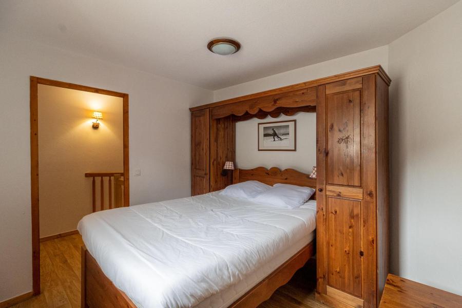 Rent in ski resort 2 room duplex apartment 8 people (2201) - Résidence les Silènes - Les Orres - Bedroom