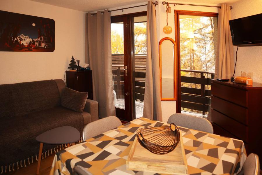 Rent in ski resort Studio sleeping corner 4 people (437) - Résidence les Tavaillons - Les Orres - Apartment