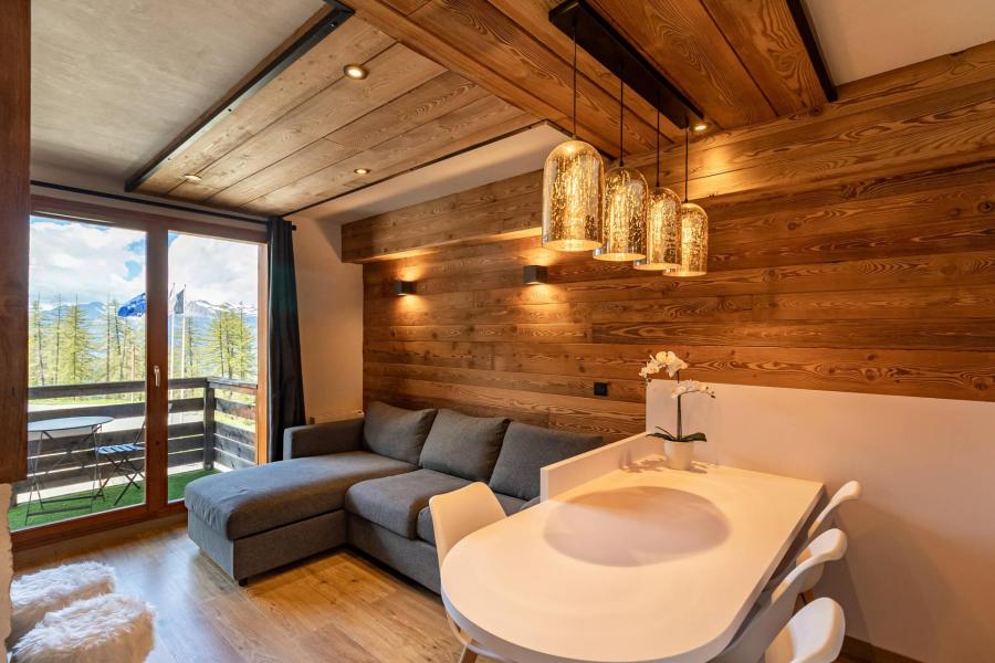 Rent in ski resort 2 room apartment sleeping corner 6 people (MBC602) - Résidence les Valérianes - Les Orres - Living room