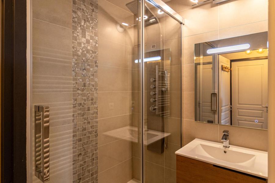 Rent in ski resort 2 room apartment sleeping corner 6 people (MBC602) - Résidence les Valérianes - Les Orres - Shower room