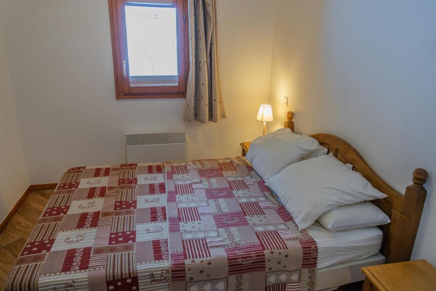 Rent in ski resort 2 room apartment sleeping corner 6 people (MBC606) - Résidence les Valérianes - Les Orres - Bedroom