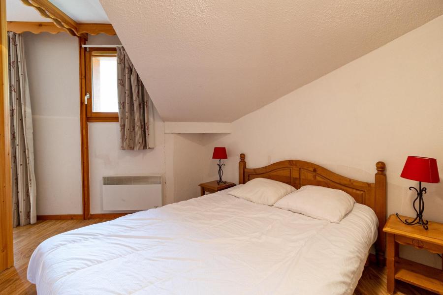 Rent in ski resort 2 room apartment sleeping corner 6 people (MBC705) - Résidence les Valérianes - Les Orres - Bedroom