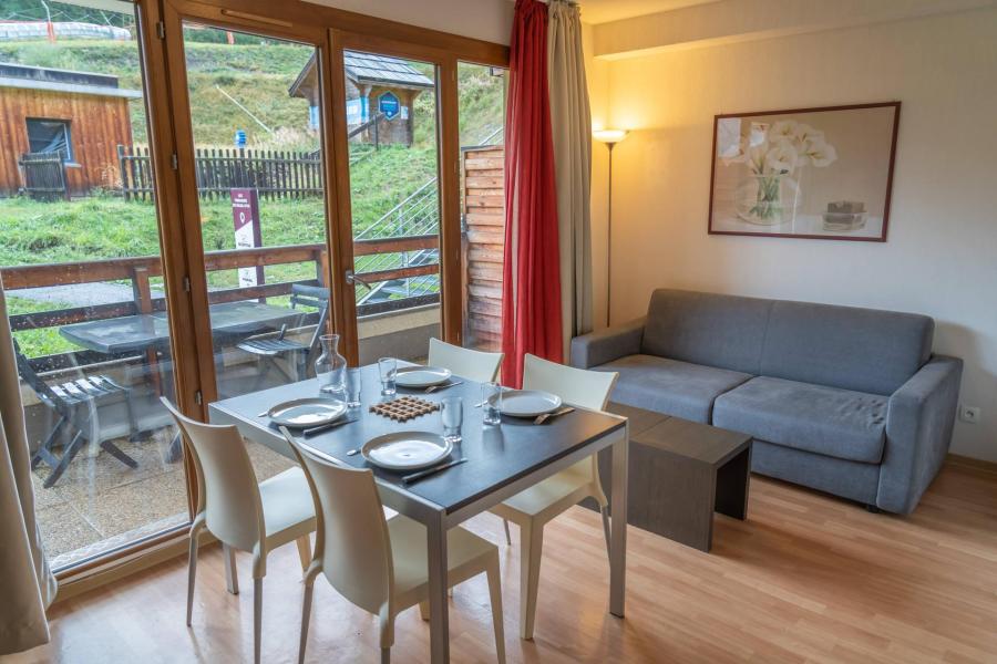 Rent in ski resort Studio sleeping corner 4 people (O909) - Résidence Terrasses du Soleil d'Or - Les Orres - Living room