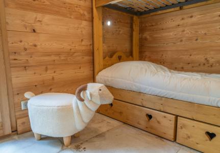 Rent in ski resort Chalet Pramouton - Les Orres - Bedroom