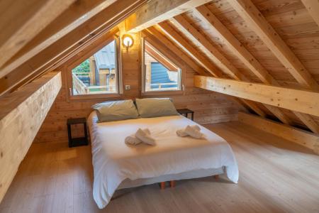 Rent in ski resort Chalet Pramouton - Les Orres - Bedroom