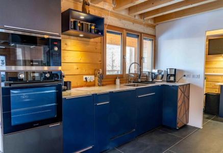 Rent in ski resort Chalet Pramouton - Les Orres - Kitchen