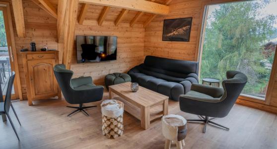 Rent in ski resort Chalet Pramouton - Les Orres - Living room