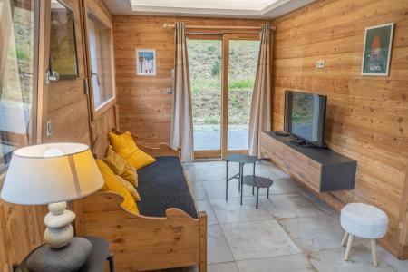 Rent in ski resort Chalet Pramouton - Les Orres - Living room