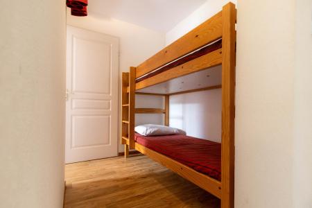 Rent in ski resort 3 room apartment sleeping corner 8 people (D103) - Chalets de Bois Méan D - Les Orres - Bedroom