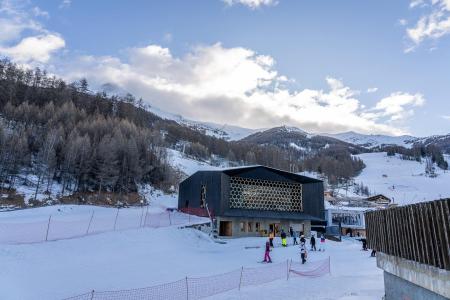 Location au ski La Résidence le 1650 - Les Orres - Extérieur hiver