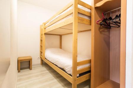 Rent in ski resort 2 room apartment sleeping corner 4 people (04) - Le Parc des Airelles - Les Orres - Bedroom