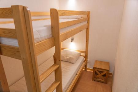 Rent in ski resort 2 room apartment sleeping corner 6 people (019) - Le Parc des Airelles - Les Orres - Bedroom