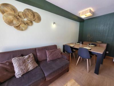 Rent in ski resort 2 room apartment sleeping corner 6 people (220) - Le Parc des Airelles - Les Orres - Living room