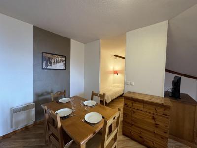 Rent in ski resort Studio cabin 4 people (MBC701) - Les Hauts de Preclaux I - Les Orres - Living room