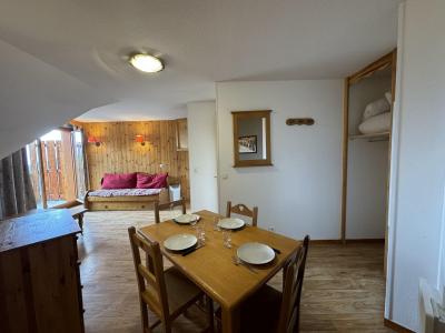 Rent in ski resort Studio cabin 4 people (MBC701) - Les Hauts de Preclaux - Les Orres - Living room