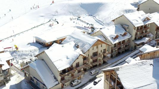 Аренда на лыжном курорте Les Terrasses du Soleil d'Or - Les Orres - зимой под открытым небом