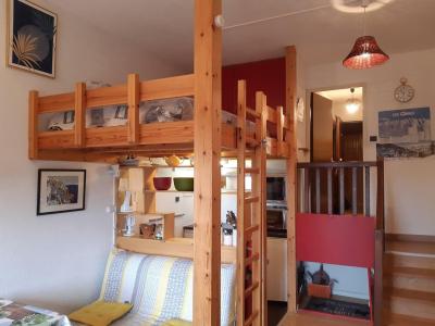 Rent in ski resort Studio sleeping corner 6 people (02) - Résidence l'Oustal - Les Orres - Living room