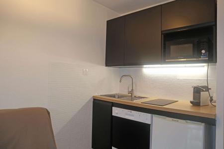 Rent in ski resort Studio sleeping corner 6 people (256) - Résidence l'Oustal - Les Orres - Kitchenette